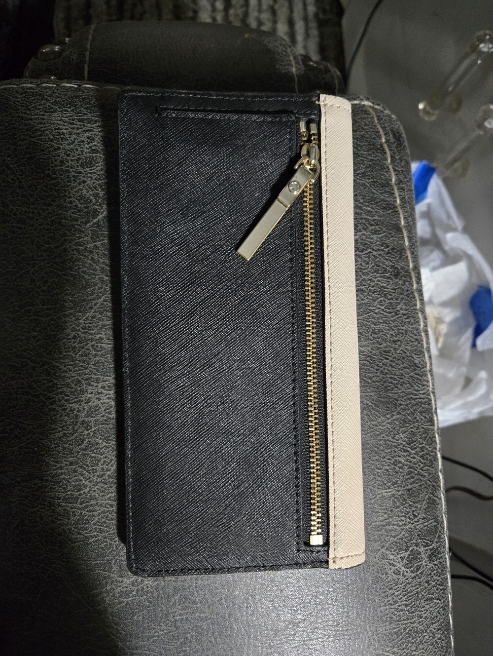 Kate Spade Two-Tone Leather Card Wallet in Cream and Black - Picture 3 of 5